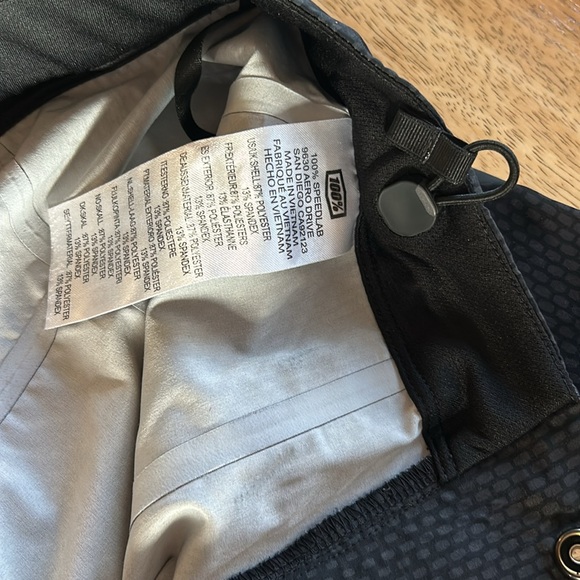 100% riding shorts - Picture 7 of 13